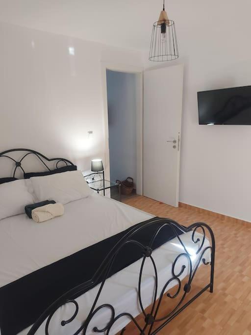 Houlia Home Διαμέρισμα Με Δωρεάν Χώρο Στάθμευσης Steniaí Esterno foto