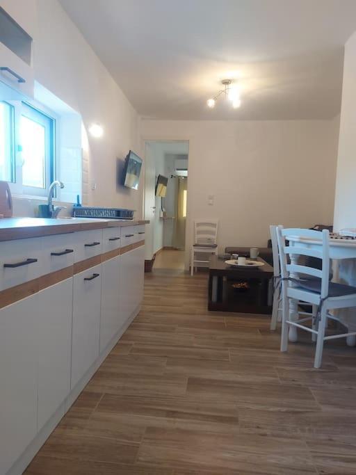 Houlia Home Διαμέρισμα Με Δωρεάν Χώρο Στάθμευσης Steniaí Esterno foto